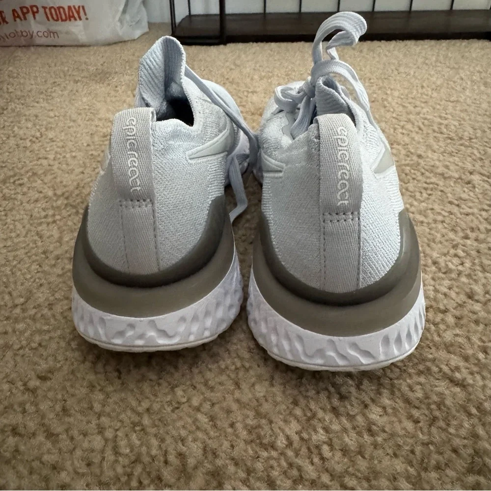 NIKE epic react flyknit running shoes - Picture 8 of 8